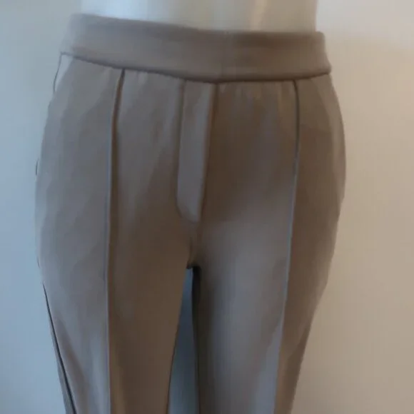 NWT Womens Lululemon Taupe (Item-134) Softstreme Pintuck Mid-Rise Pant XS - Picture 3 of 15